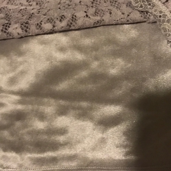 Grey lace top. - Picture 3 of 3